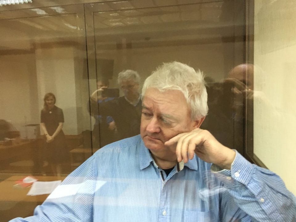 En gråtende nordmann. De første bildene av den fengselde Frode Berg tatt i byretten i Moskva 23. januar 2018